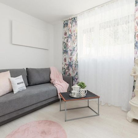 Affordable Underground Studio Near Pge Narodowy By Noclegi Renters Варшава Екстериор снимка